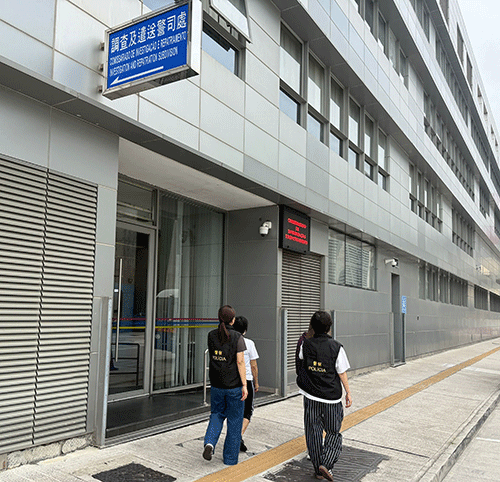 警破假聘案拘四女